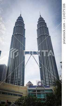 雙子星大樓垂直照片 114375106