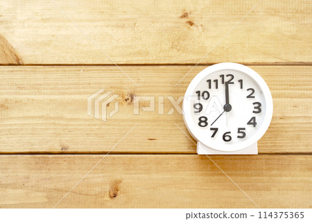 時鐘時間12:00 0:00 24:00 12:00 0:00 24:00 114375365
