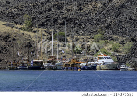 Greece, Santorini, port of the volcanic island of Nea Kameni 114375585