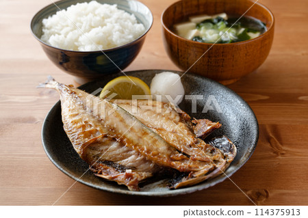 Japanese breakfast 114375913