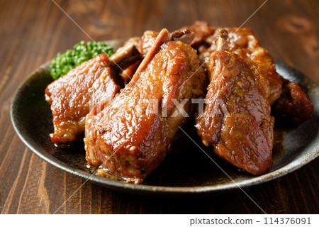 Soft spare ribs 114376091