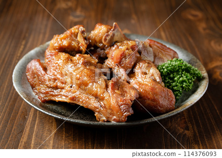 Soft spare ribs 114376093