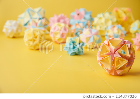 origami, ball, paper 114377026