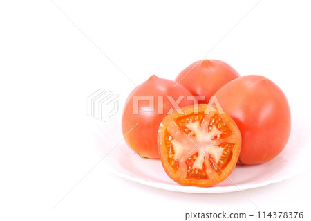 中等大小番茄切面明亮背景 中等大小番茄切面明亮背景 114378376