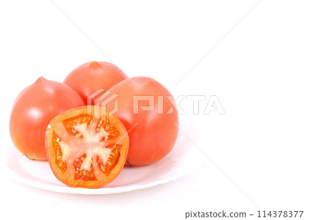 中等大小番茄切面明亮背景 中等大小番茄切面明亮背景 114378377