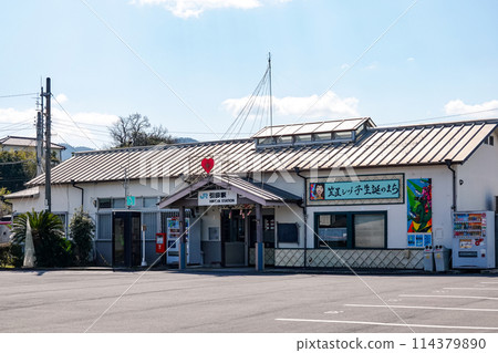 Hiketa Station (Higashikagawa City, Kagawa Prefecture), a bustling area linked to the NHK drama series Boogie Woogie Hiketa Station (Higashikagawa City, Kagawa Prefecture), a bustling area linked to the NHK drama series Boogie Woogie 114379890