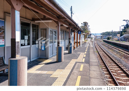 Hiketa Station (Higashikagawa City, Kagawa Prefecture), a bustling area linked to the NHK drama series Boogie Woogie Hiketa Station (Higashikagawa City, Kagawa Prefecture), a bustling area linked to the NHK drama series Boogie Woogie 114379898