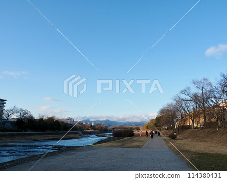 Riverside on a sunny day in winter 114380431