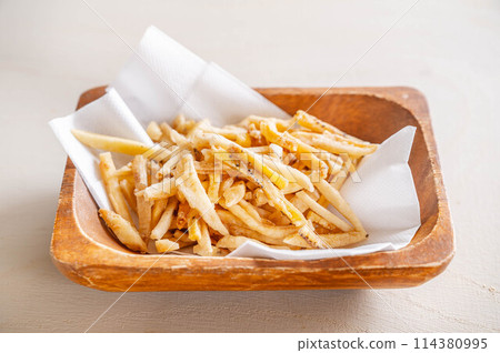 Banana chips 114380995