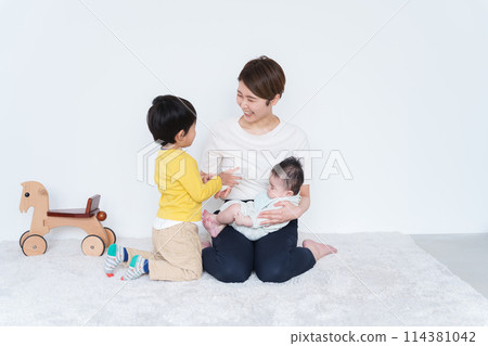 Big brother wants to help feed baby 114381042