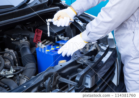 汽車電瓶檢查/更換工作 汽車電瓶檢查/更換工作 114381760