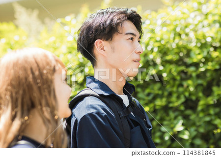 約會時的男人和女人 約會時的男人和女人 114381845