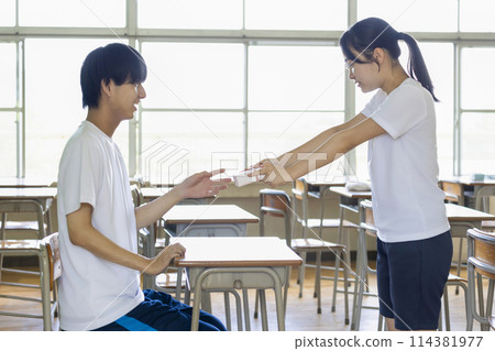 高中女生表達自己的感受 114381977