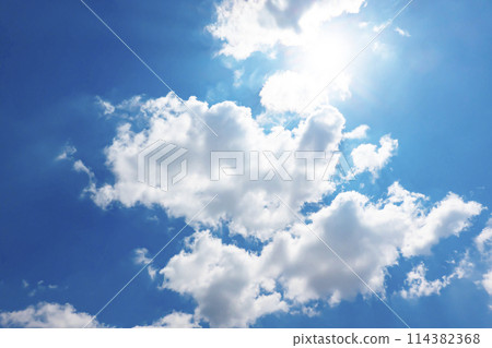 The early summer blue sky and the sun 114382368