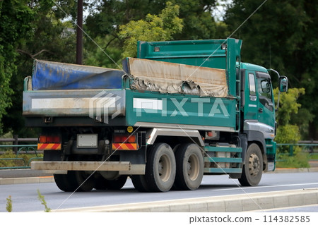 Dump truck 114382585