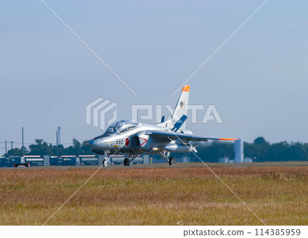 Air Self-Defense Force training aircraft T-4 landing Air Self-Defense Force training aircraft T-4 landing 114385959