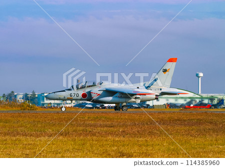 Air Self-Defense Force training aircraft T-4 landing Air Self-Defense Force training aircraft T-4 landing 114385960