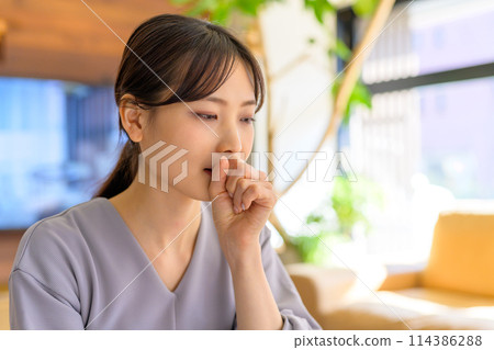 Female portrait 114386288