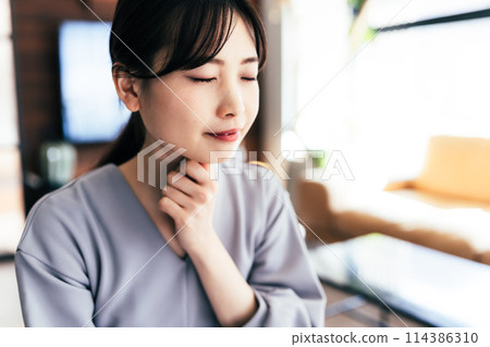 Female portrait Female portrait 114386310