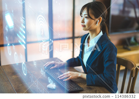 Zaitaku worker woman 114386332