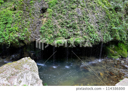 Top 100 Waterfalls in Japan: Katsuyama, Kanba Falls, Tamatari Falls, Maniwa City, Okayama Prefecture Top 100 Waterfalls in Japan: Katsuyama, Kanba Falls, Tamatari Falls, Maniwa City, Okayama Prefecture 114386800