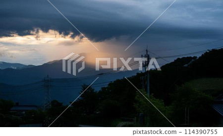 山上的日落 山上的日落 114390755