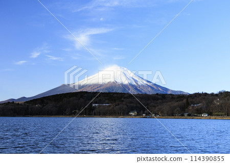 A clear winter sky and snow-covered Mount Fuji in the harsh winter as seen from Lake Yamanaka A clear winter sky and snow-covered Mount Fuji in the harsh winter as seen from Lake Yamanaka 114390855