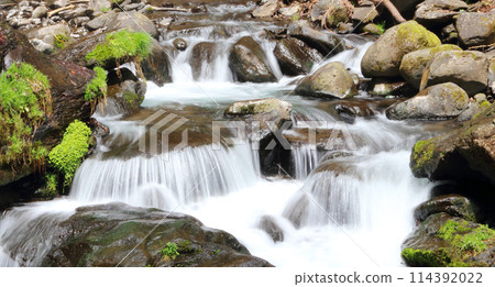 Clear waterfall, cool negative ion scenery, Sugadaira Plateau 114392022
