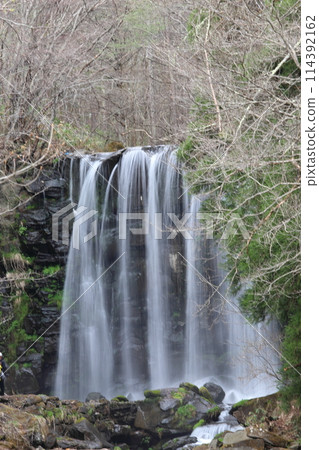 瀑布噴水,清涼溪流的負離子風景 瀑布噴水,清涼溪流的負離子風景 114392162