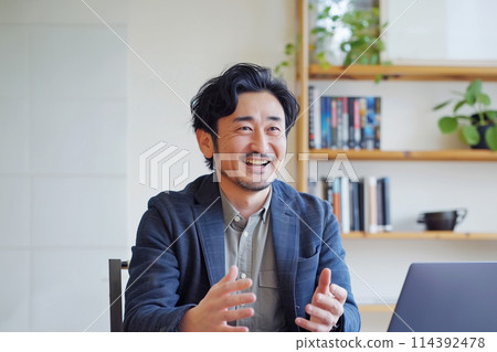 Businessmen holding a meeting during telework AI image 114392478