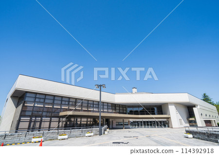 「青森郡」清澈的藍天和八戶市公會堂風景 114392918