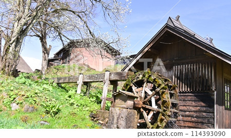 Scenery of the Hakuba Oide district with a watermill Scenery of the Hakuba Oide district with a watermill 114393090