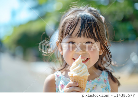 炎熱夏日吃冰淇淋的女孩 AI 影像 114393577