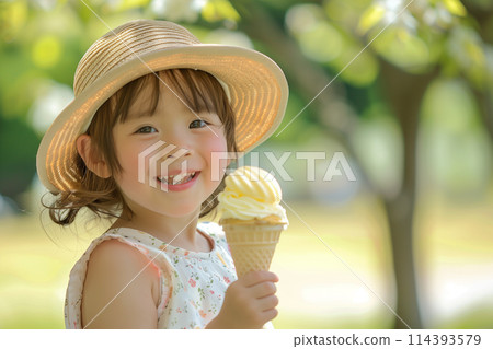炎熱夏日吃冰淇淋的女孩 AI 影像 114393579