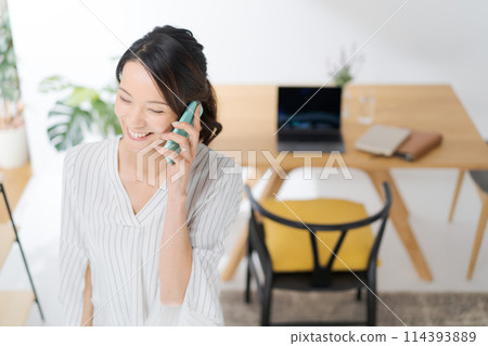 淺談智能手機的女人 淺談智能手機的女人 114393889