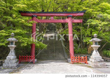 新綠季節、談山神社境內鳥居 新綠季節、談山神社境內鳥居 114394057