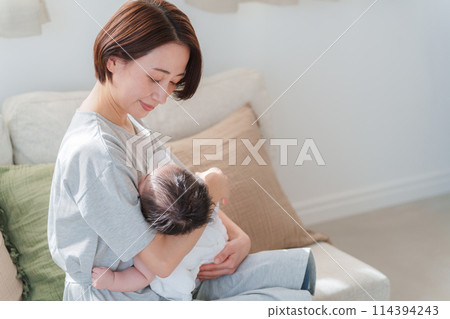 Mother holding a baby 114394243