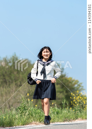 High school students rushing to school High school students rushing to school 114394381