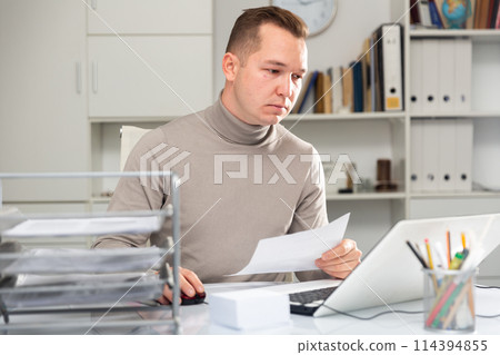Caucasian man manager working in office 114394855