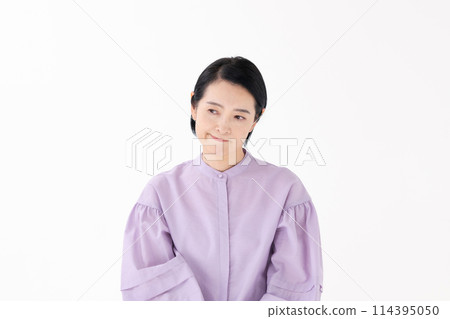 Middle-aged woman portrait worried Middle-aged woman portrait worried 114395050