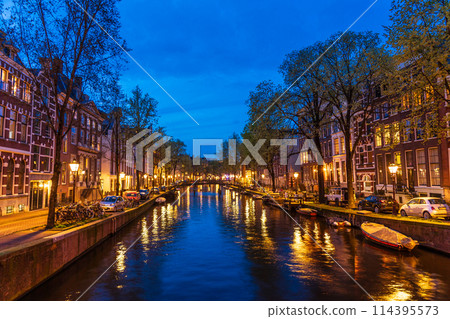 Amsterdam Canal Ring at night 114395573