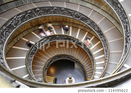 梵蒂岡博物館的螺旋形樓梯 114395622