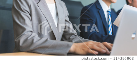 Business people having a meeting: business scene Business people having a meeting: business scene 114395908