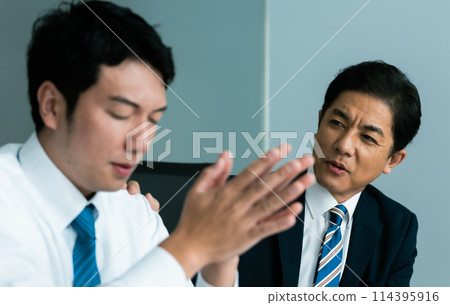 Business person: business scene Business person: business scene 114395916