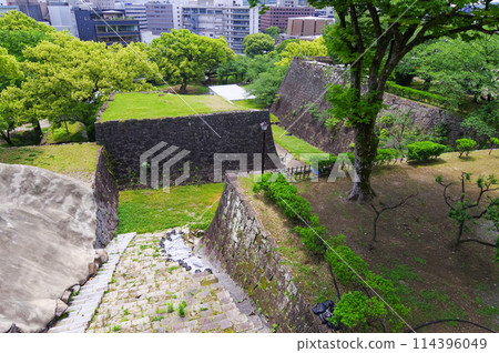 A series of squares being restored after the Kumamoto earthquake 114396049