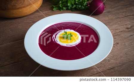 美味烏克蘭甜菜根湯，色彩繽紛的湯 114397090