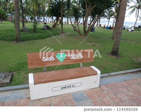 越南峴港美溪海灘的公園長椅 越南峴港美溪海灘的公園長椅 114398589