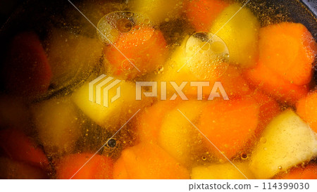 煮土豆和胡蘿蔔 煮土豆和胡蘿蔔 114399030