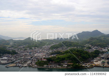 從尾道千光寺山頂的展望台眺望向島 -8 114399042