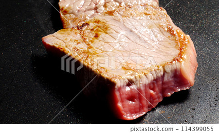 Grilled beef 114399055